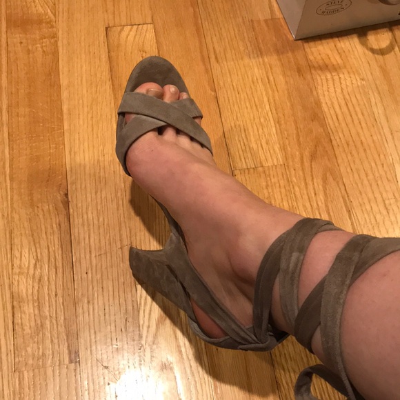 Steve Madden CHRISTEY Taupe Heels - Picture 6 of 8